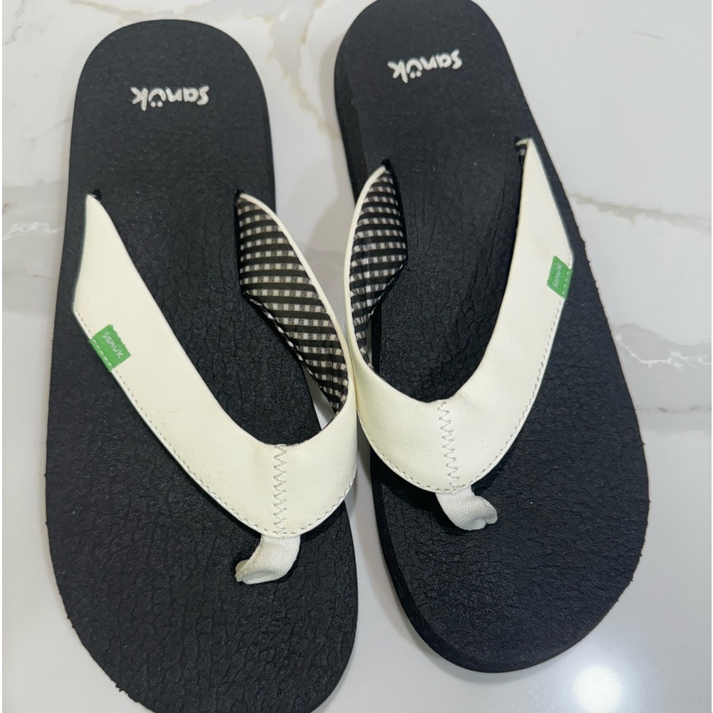 Sanuk yoga mat flip flops